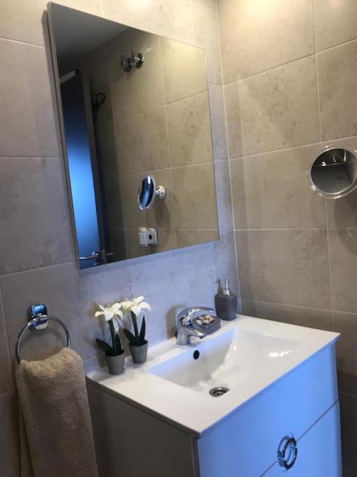 Nova Beach Super Cool Seaview Apartment 圣波拉 外观 照片